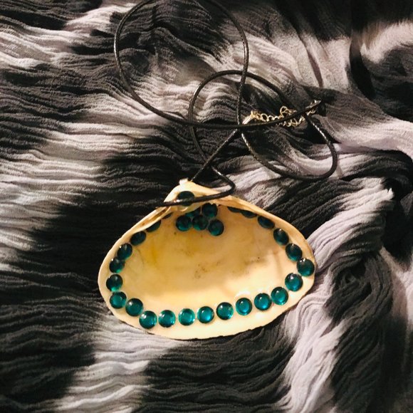 Seashell Vintage Rare UNique Rhinestone One of a Kind Handmade Seashell Necklace - Picture 11 of 16